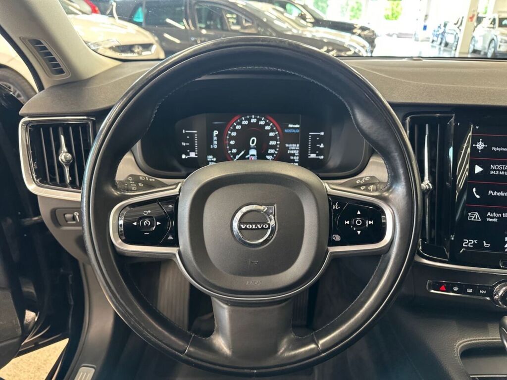 Volvo V90 2018 Musta