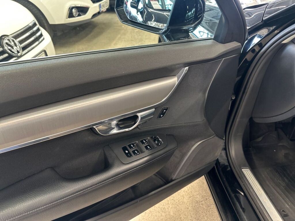 Volvo V90 2018 Musta