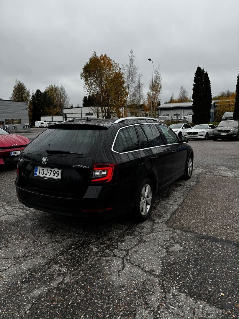 Skoda Octavia 2018 Musta