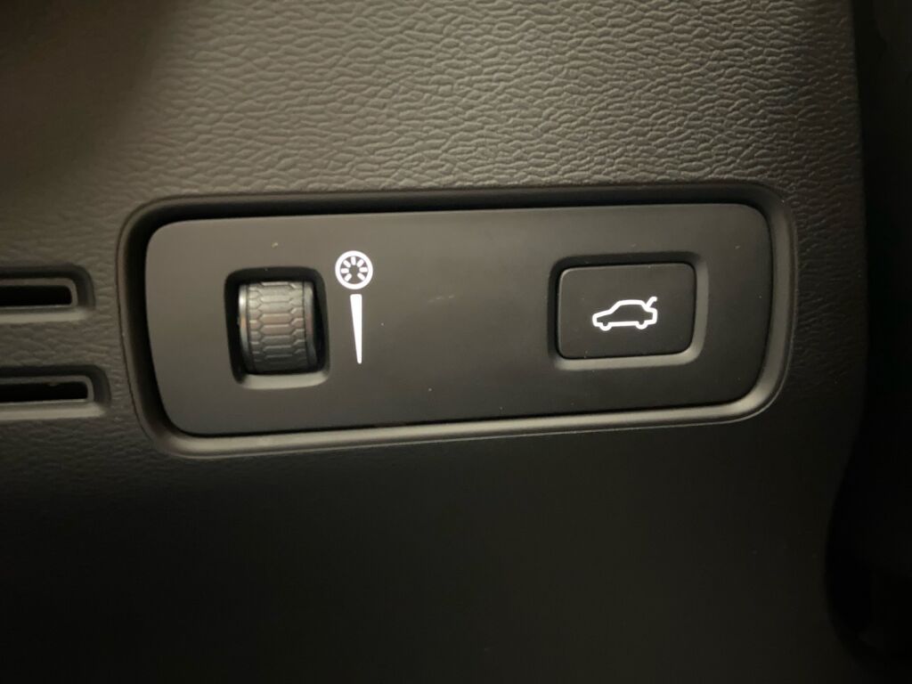 Volvo XC40 2018 Musta