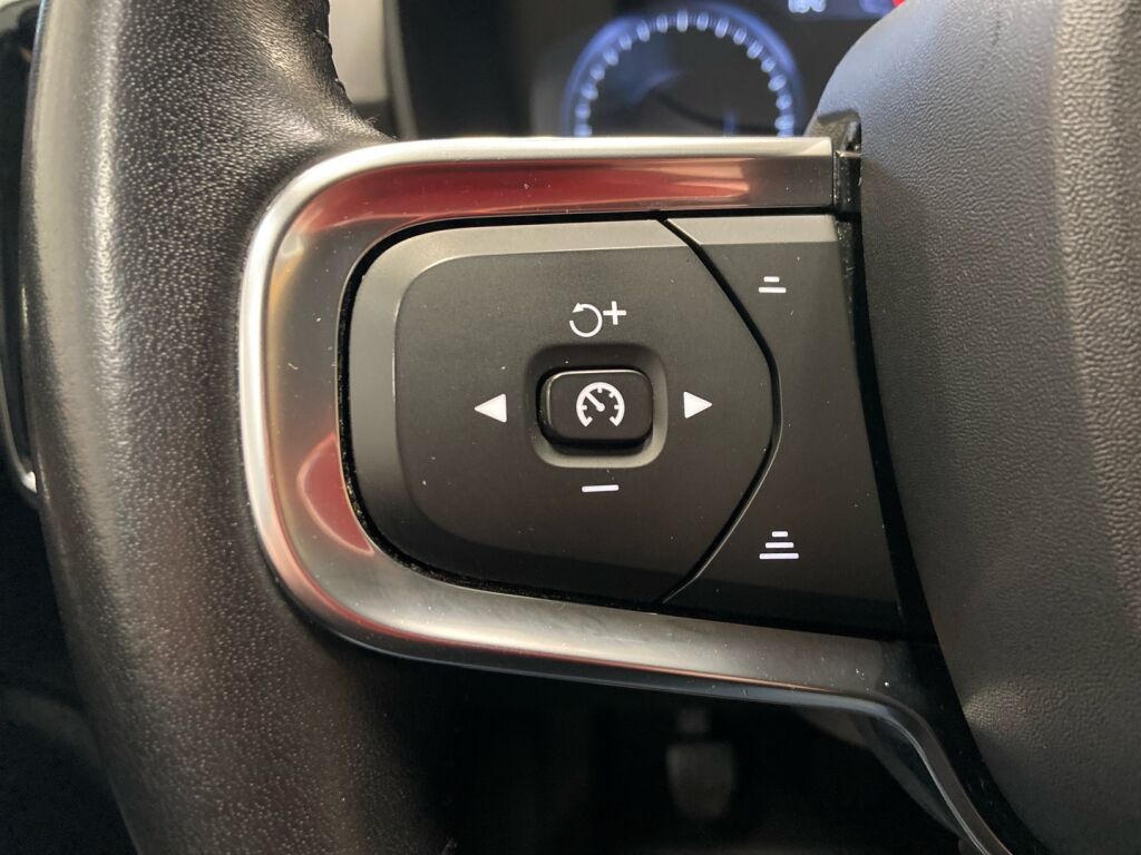 Volvo XC40 2018 Musta