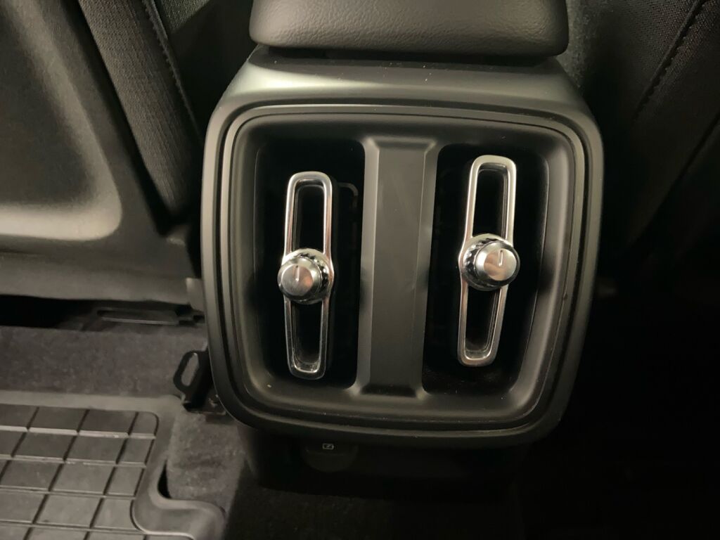 Volvo XC40 2018 Musta