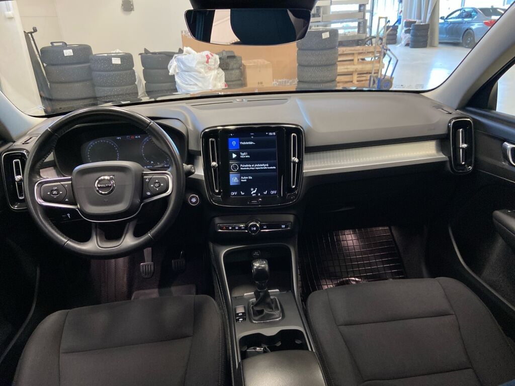 Volvo XC40 2018 Musta