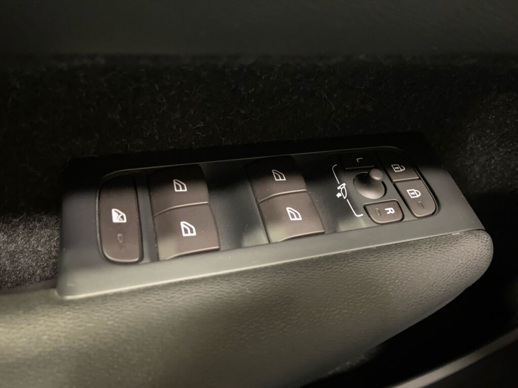 Volvo XC40 2018 Musta