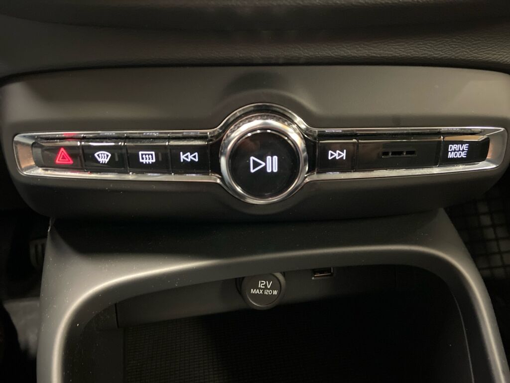 Volvo XC40 2018 Musta