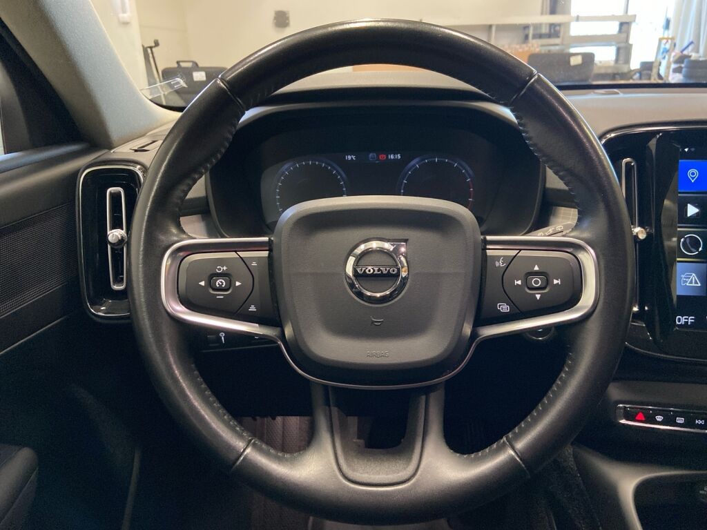 Volvo XC40 2018 Musta