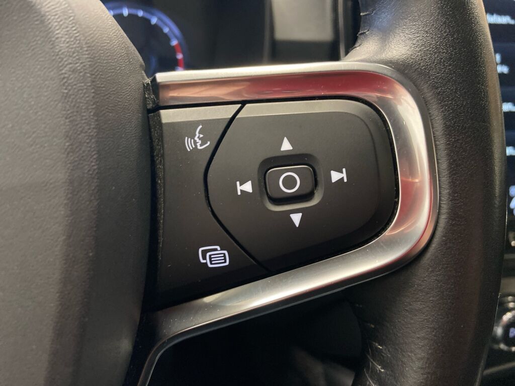 Volvo XC40 2018 Musta