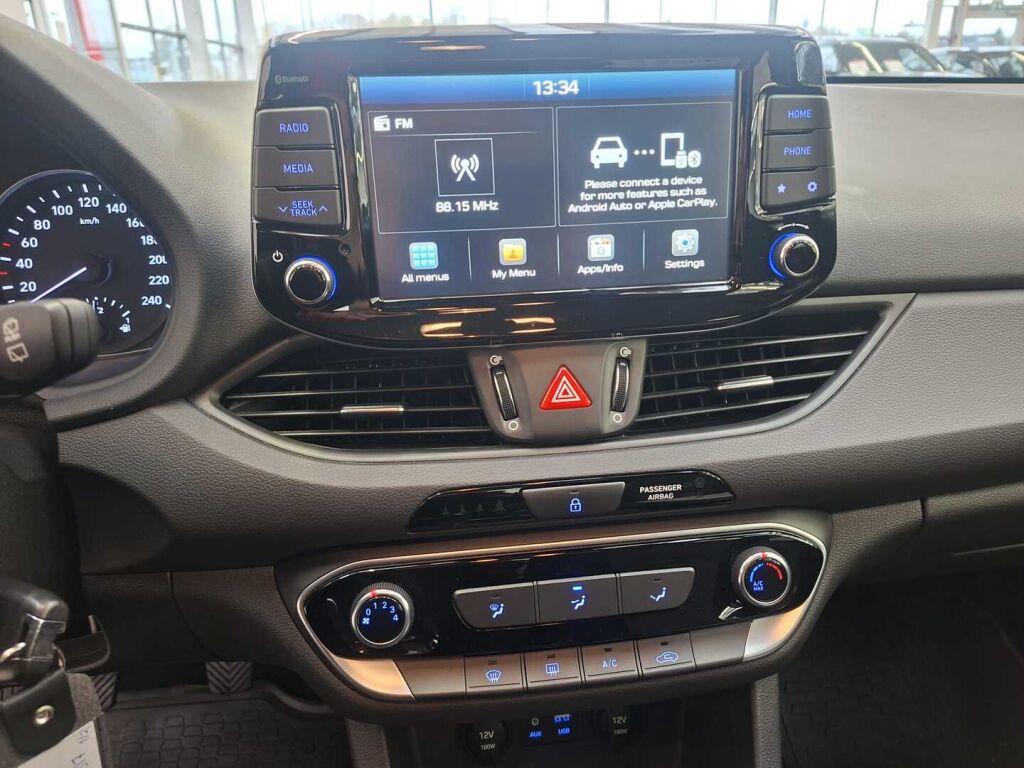 Hyundai i30 Hatchback 2019 Punainen