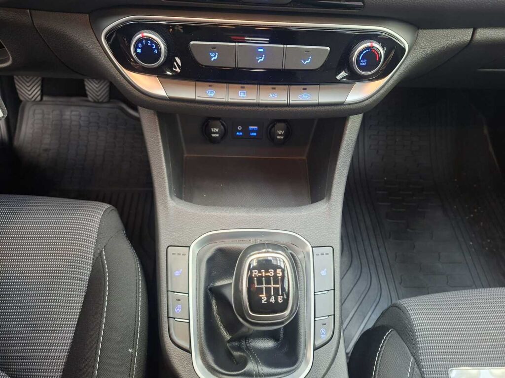 Hyundai i30 Hatchback 2019 Punainen