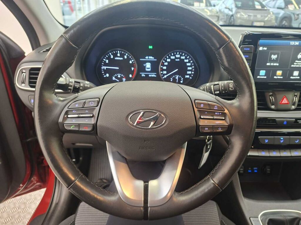 Hyundai i30 Hatchback 2019 Punainen