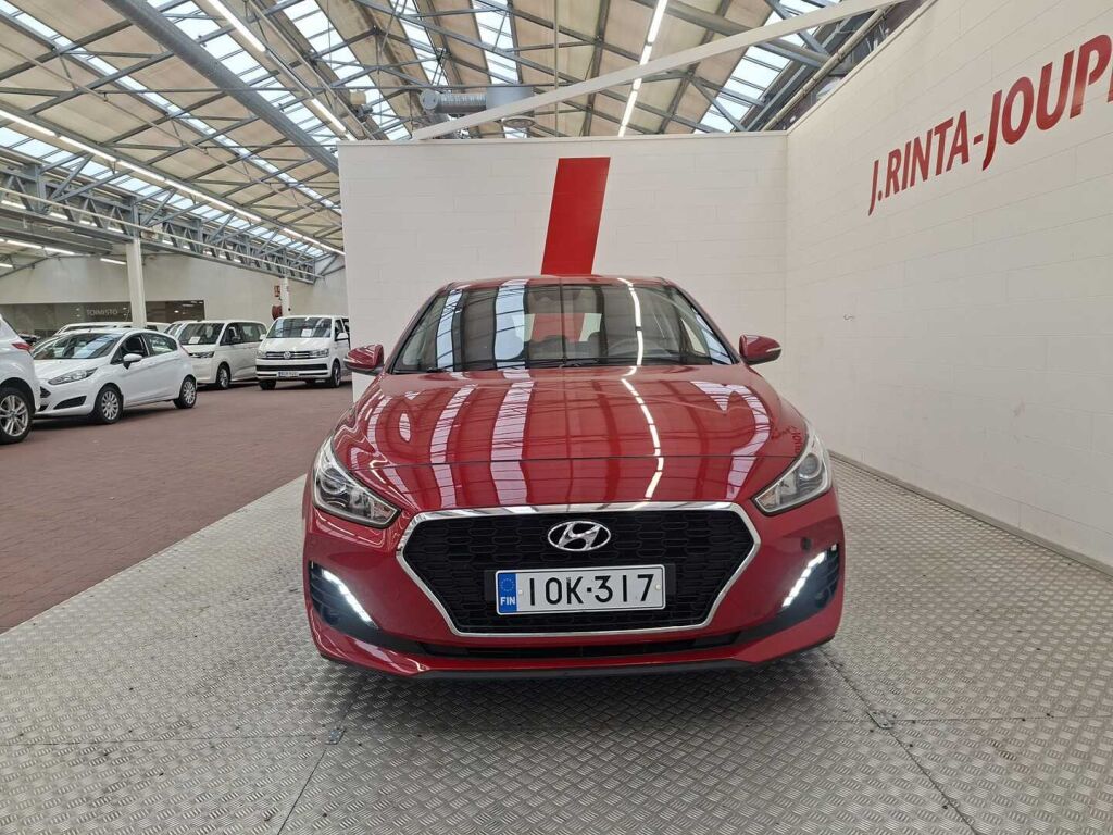 Hyundai i30 Hatchback 2019 Punainen
