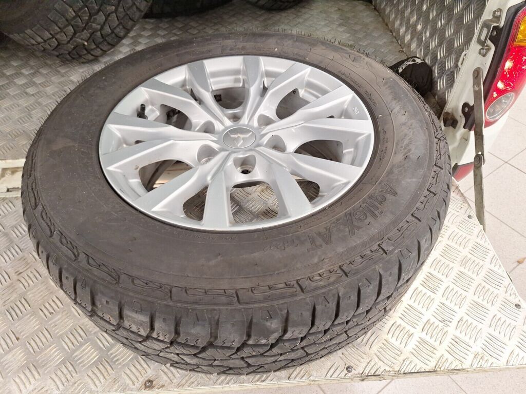 Mitsubishi L200 2014 Valkoinen