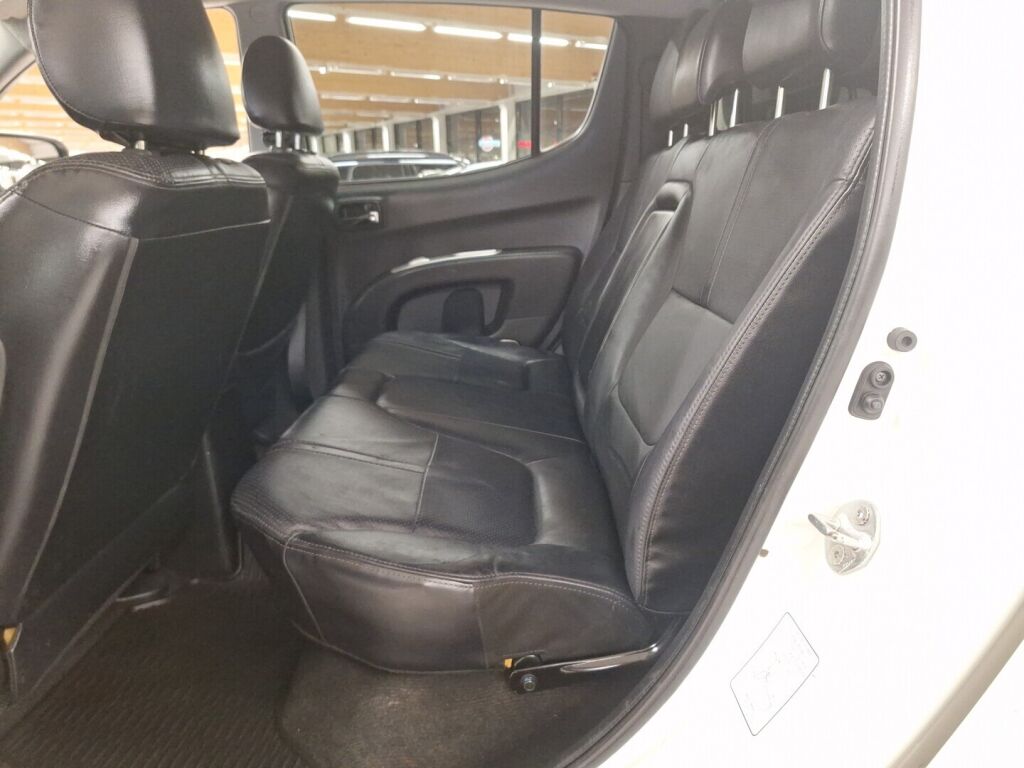 Mitsubishi L200 2014 Valkoinen