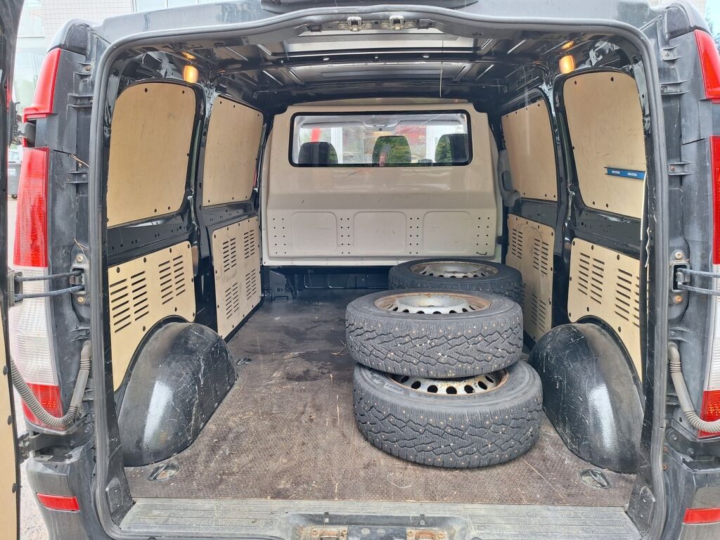 Mercedes-Benz Vito 2011 Musta