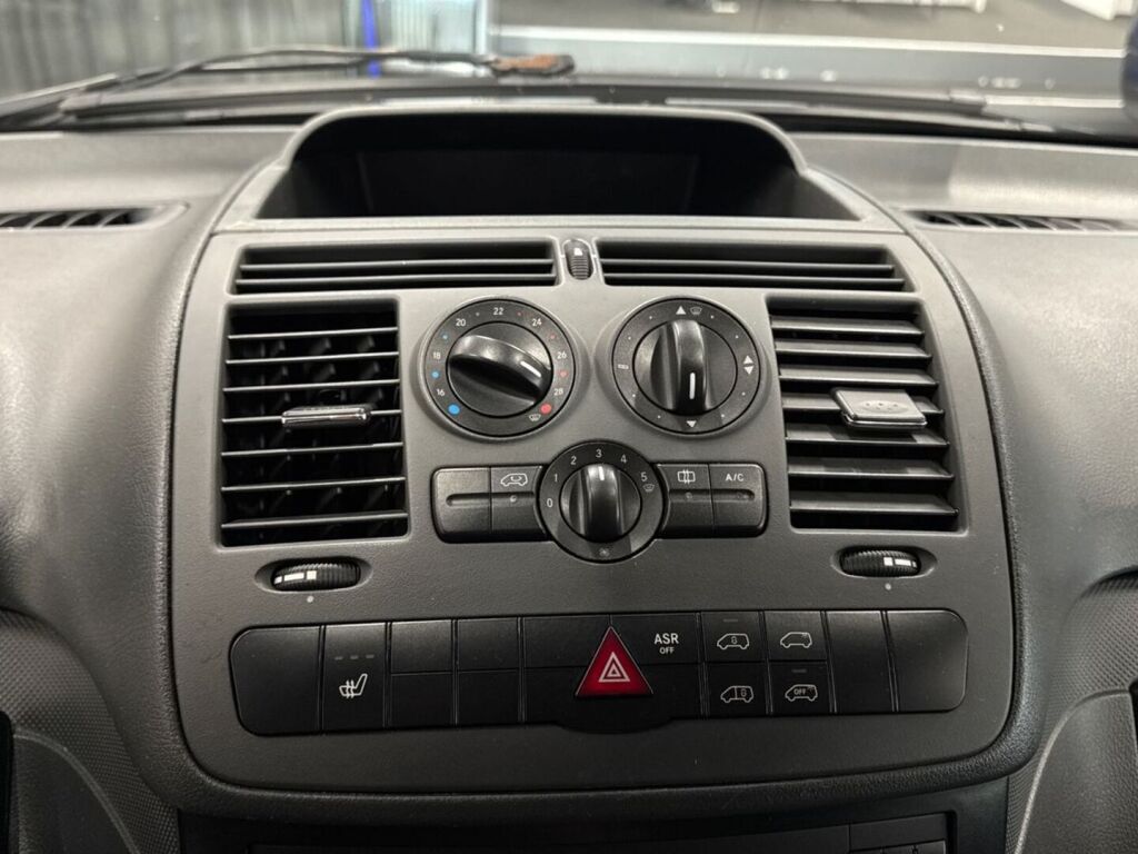 Mercedes-Benz Vito 2011 Musta