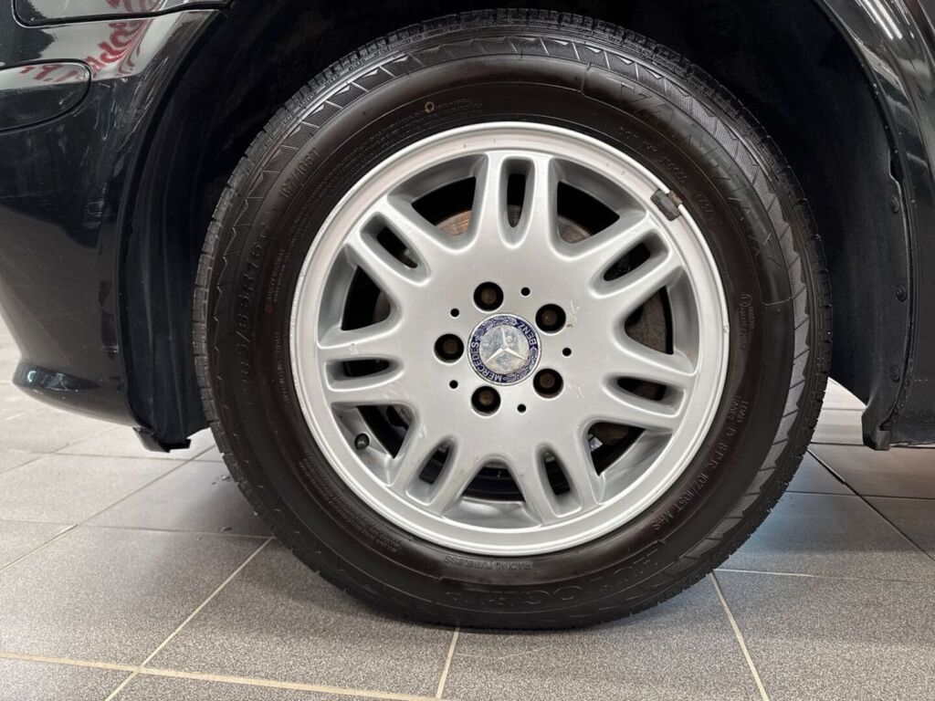 Mercedes-Benz Vito 2011 Musta