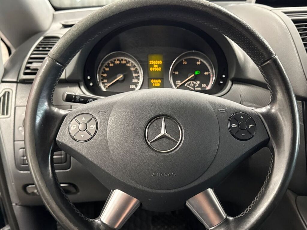 Mercedes-Benz Vito 2011 Musta