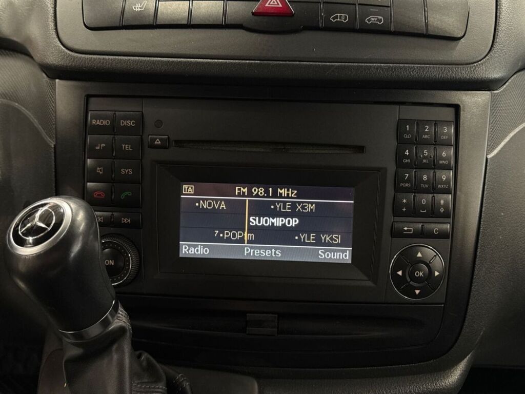 Mercedes-Benz Vito 2011 Musta