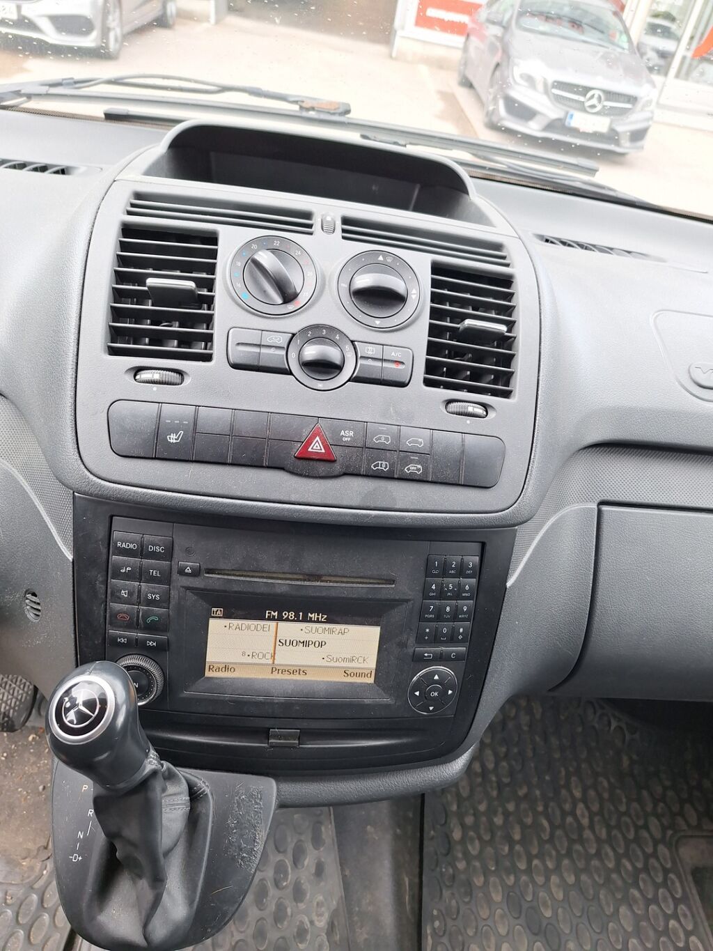 Mercedes-Benz Vito 2011 Musta