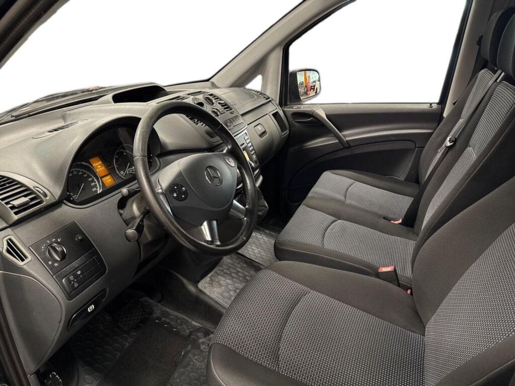 Mercedes-Benz Vito 2011 Musta