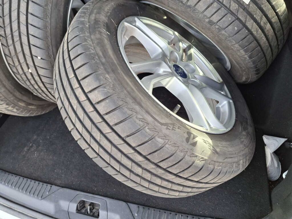 Ford Focus 2019 Valkoinen