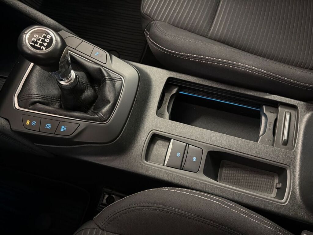 Ford Focus 2019 Sininen