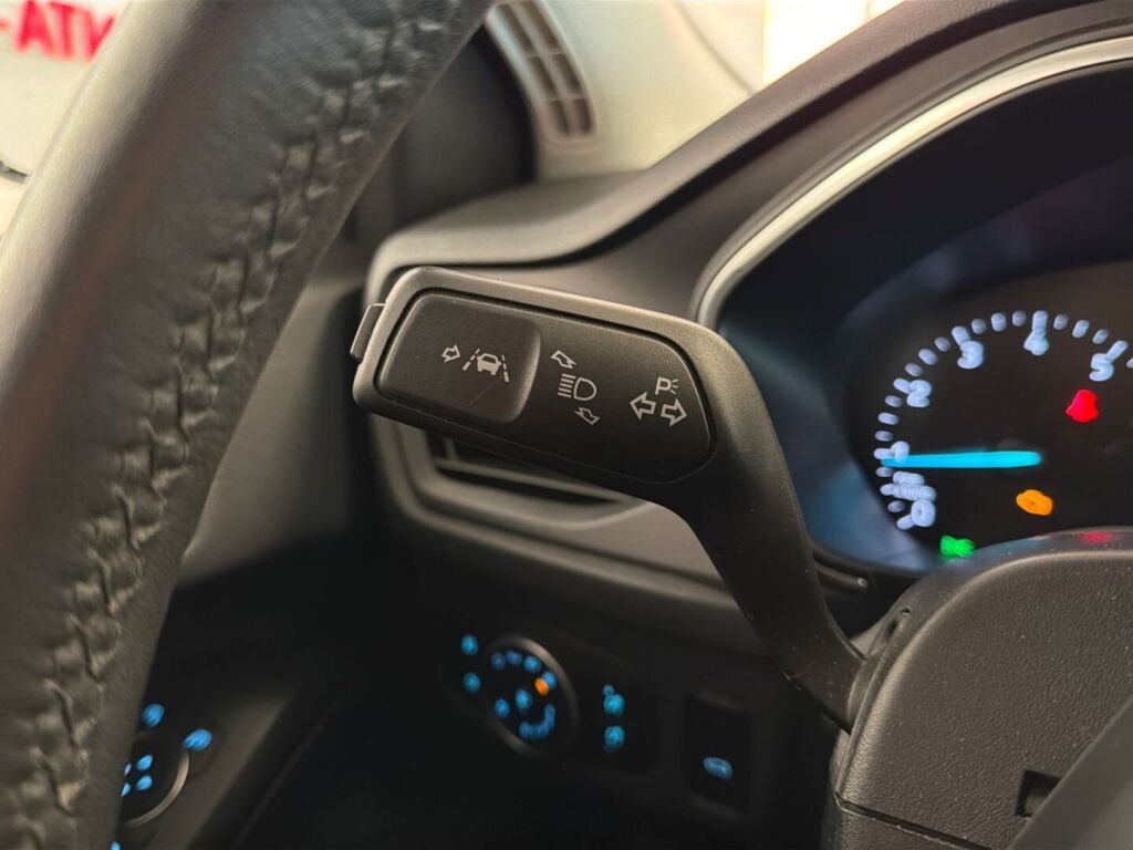 Ford Focus 2019 Sininen