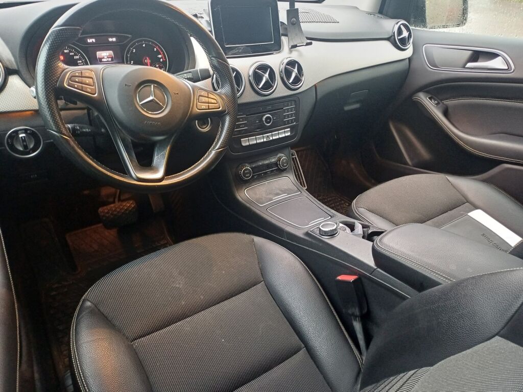 Mercedes-Benz B 2015 Musta