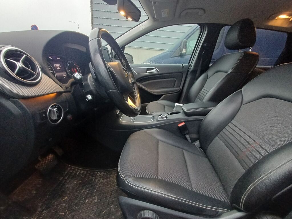 Mercedes-Benz B 2015 Musta