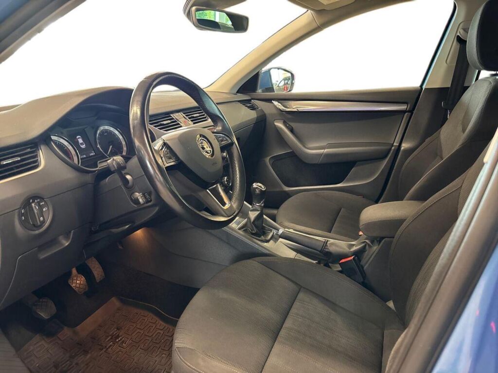 Skoda Octavia 2018 Sininen