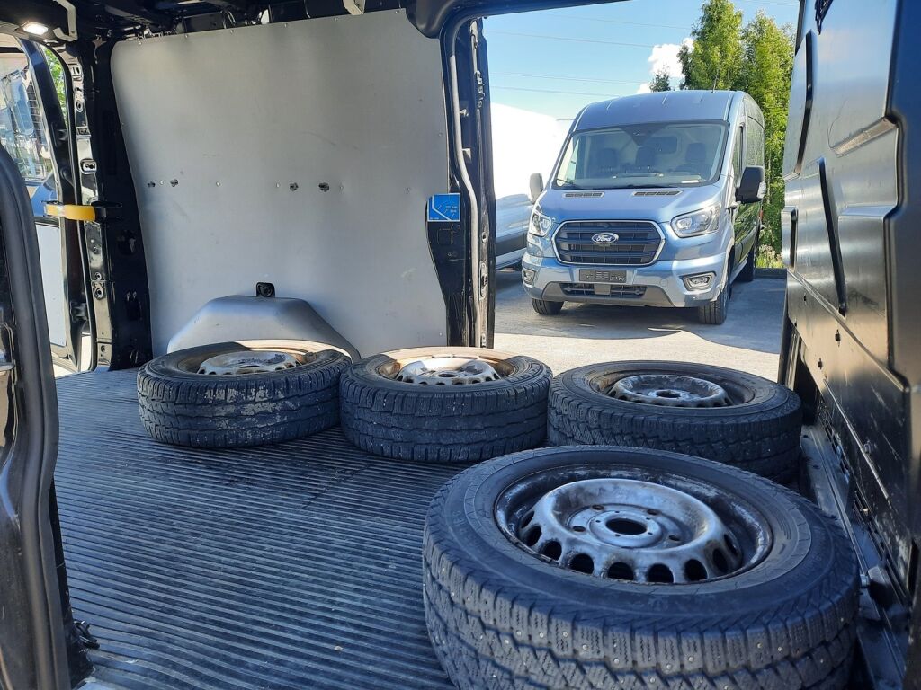 Ford Transit Custom 2018 Musta