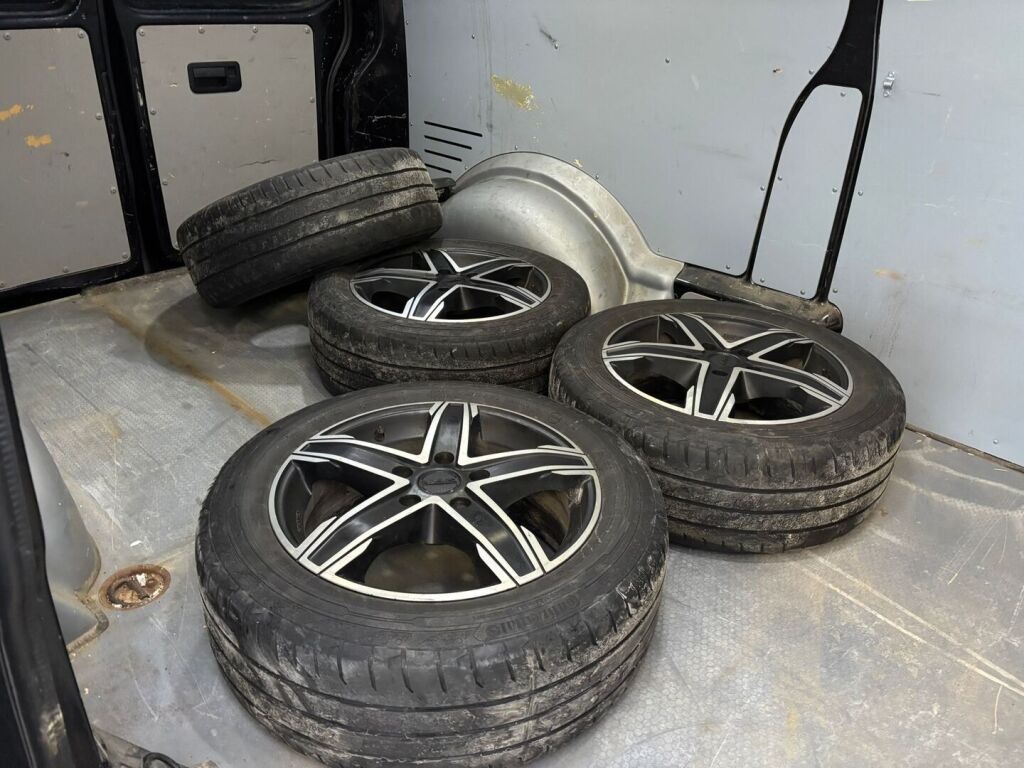 Volkswagen Transporter 2018 Musta