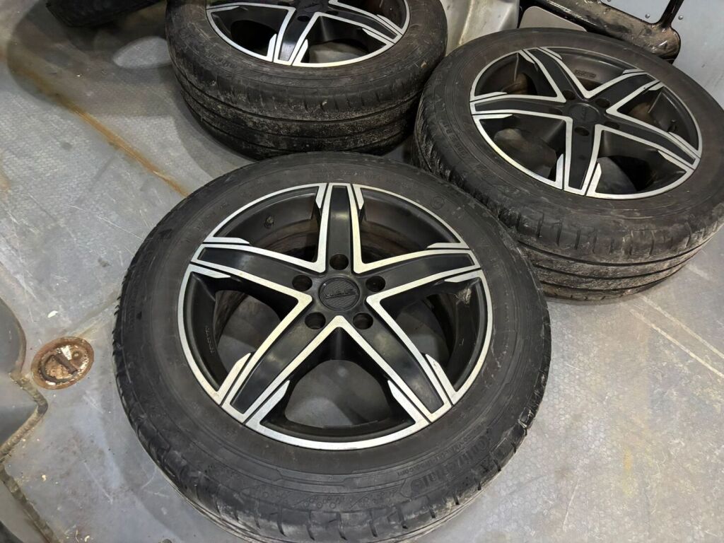 Volkswagen Transporter 2018 Musta