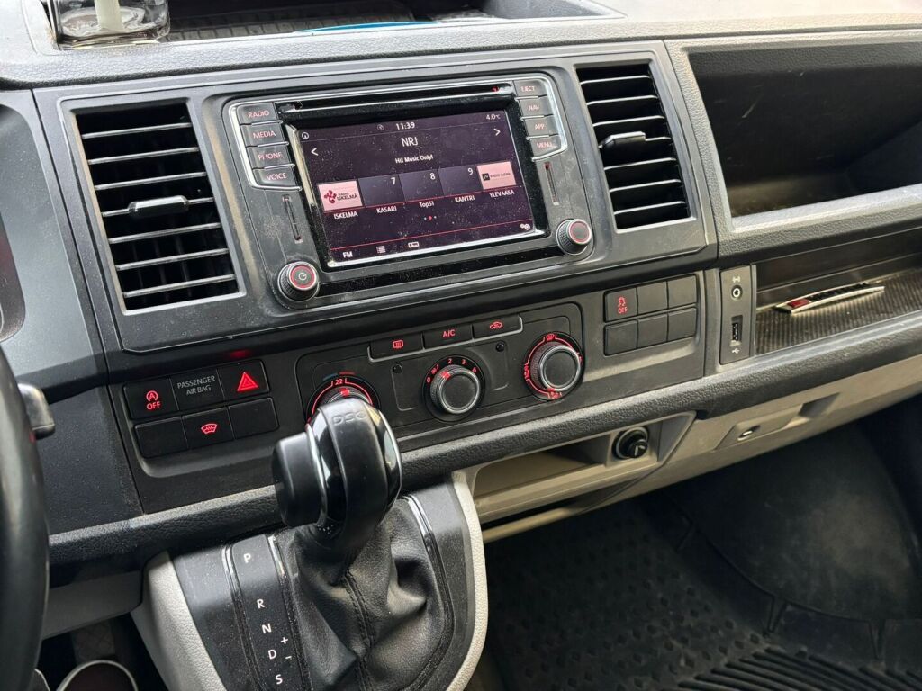 Volkswagen Transporter 2018 Musta