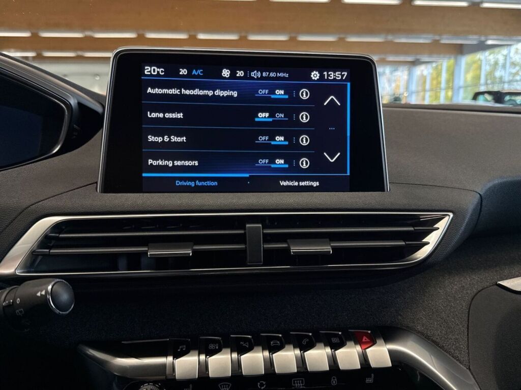 Peugeot 5008 2019 Harmaa