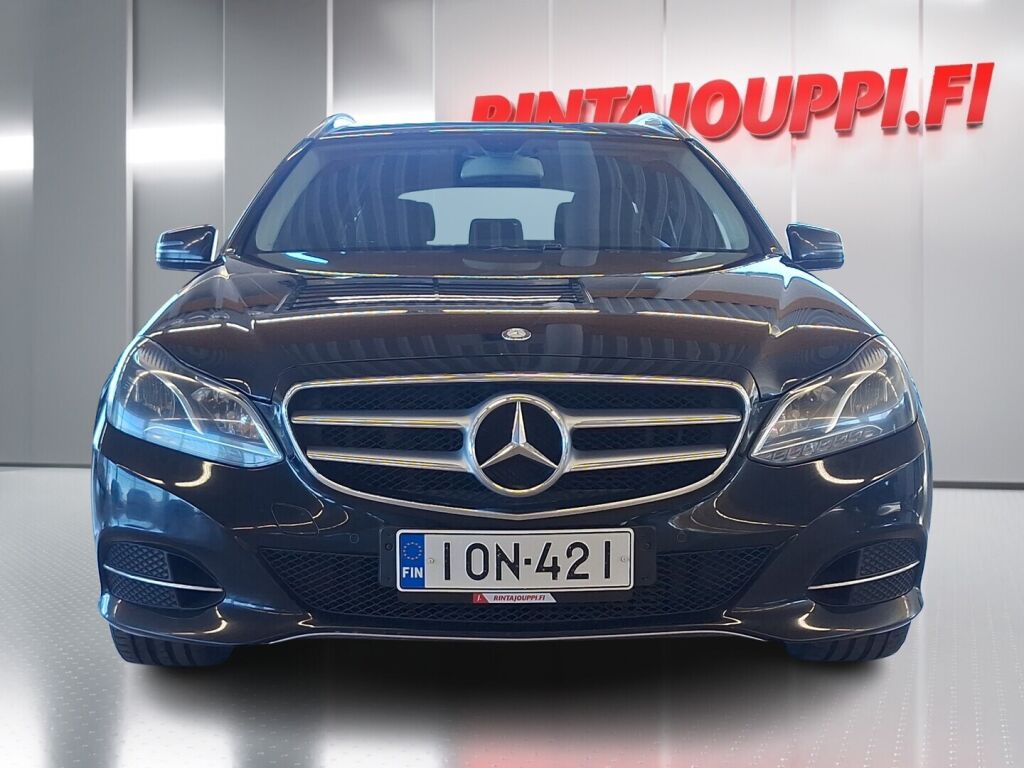 Mercedes-Benz E 2015 Musta