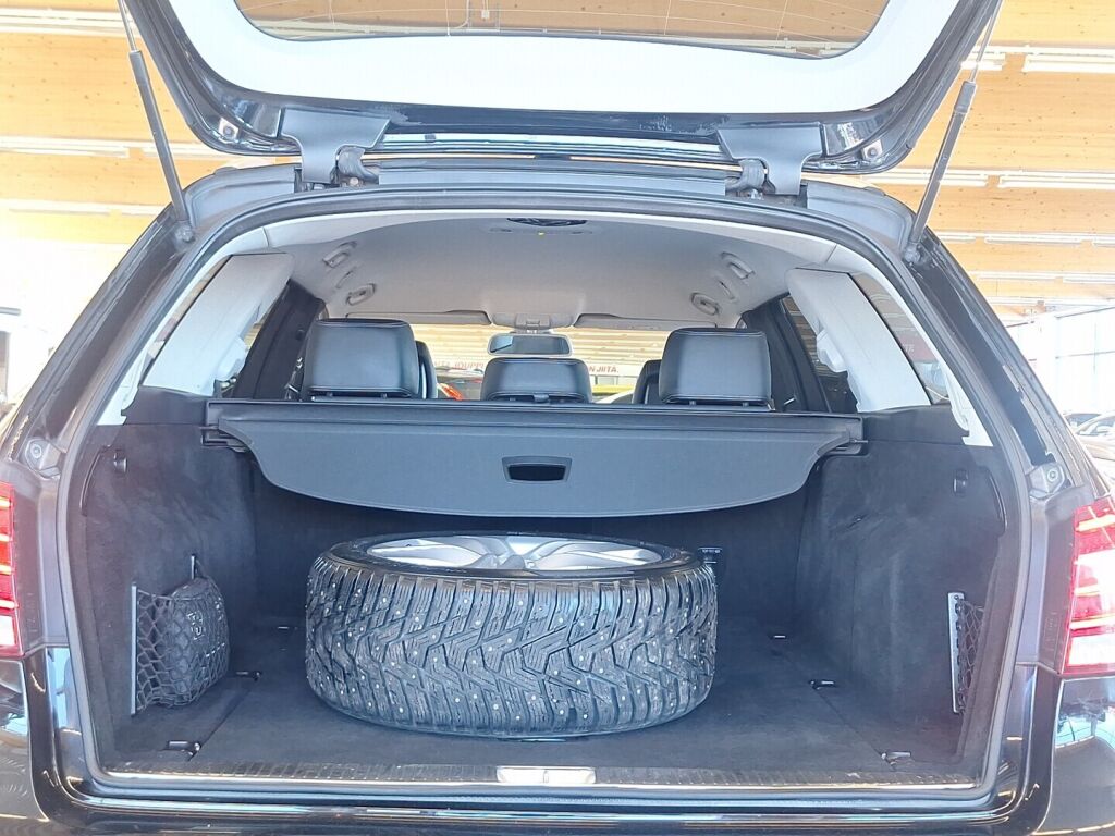 Mercedes-Benz E 2015 Musta