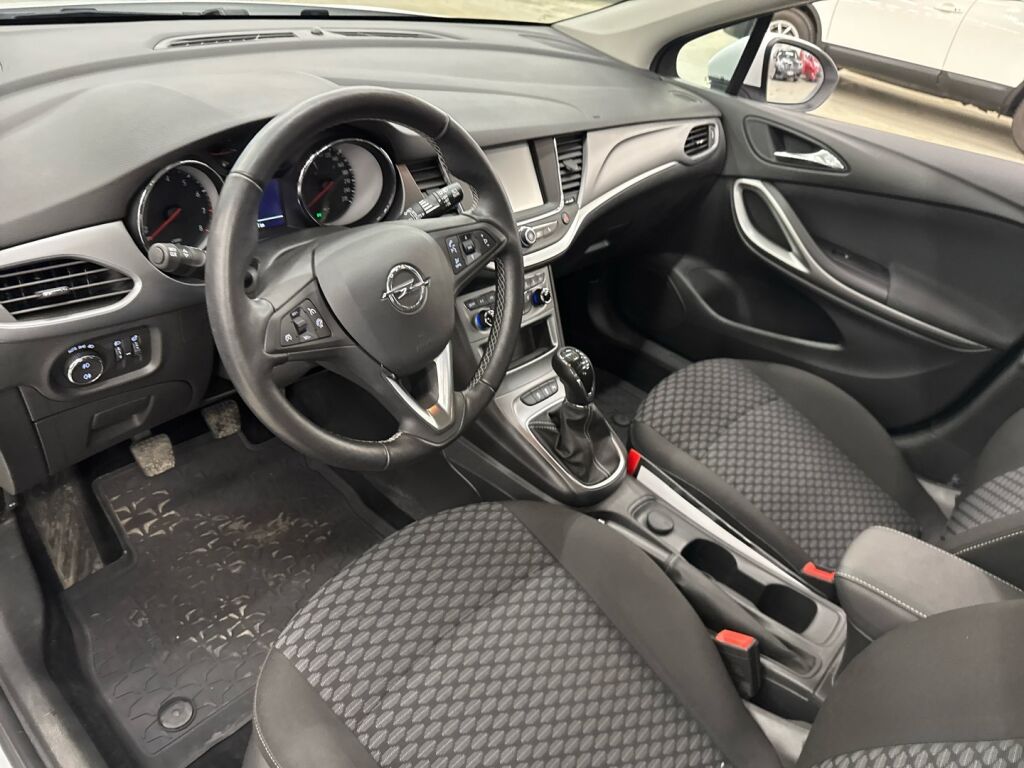 Opel Astra 2019 Valkoinen