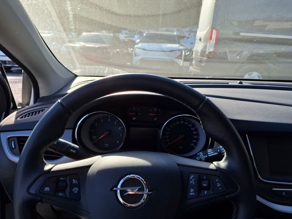 Opel Astra 2019 Valkoinen