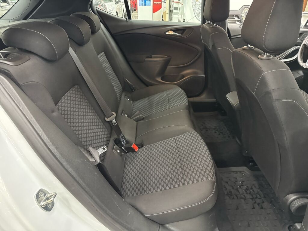 Opel Astra 2019 Valkoinen