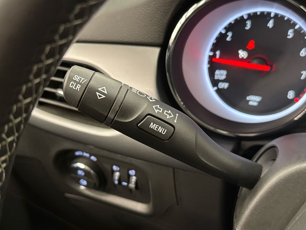 Opel Astra 2019 Valkoinen