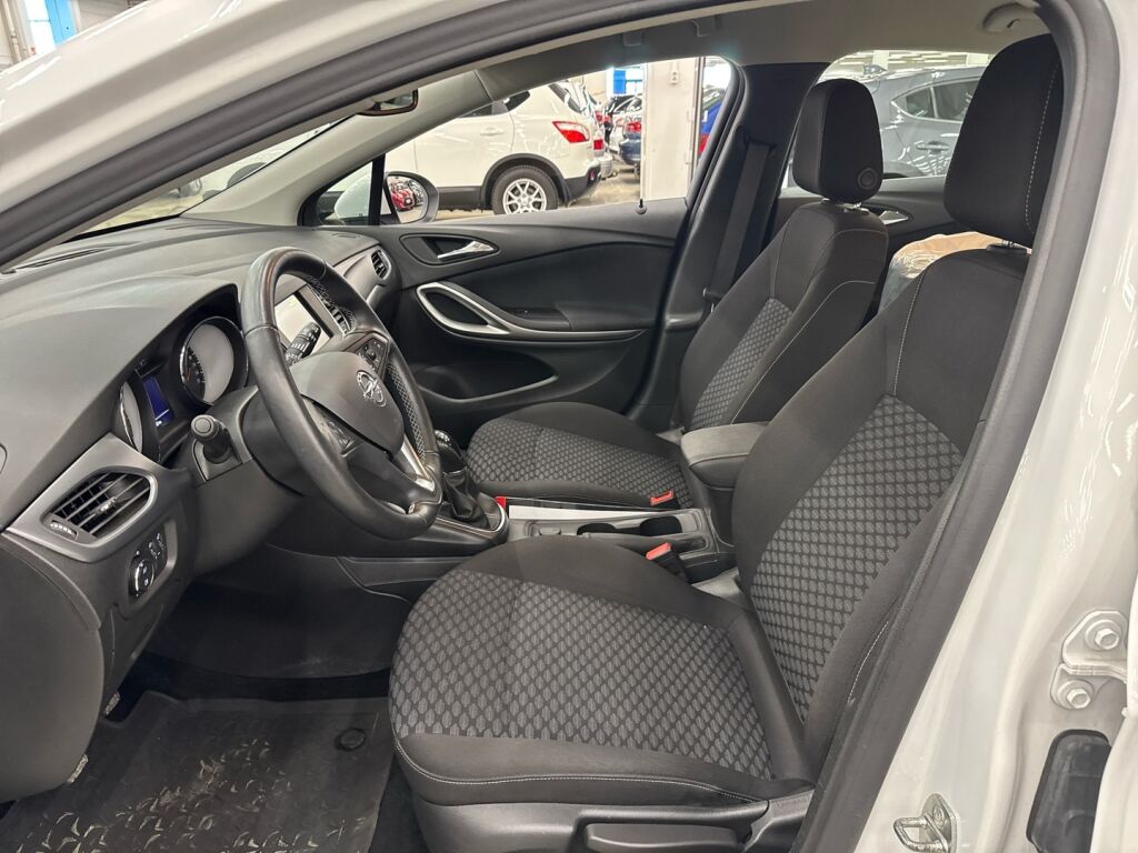 Opel Astra 2019 Valkoinen