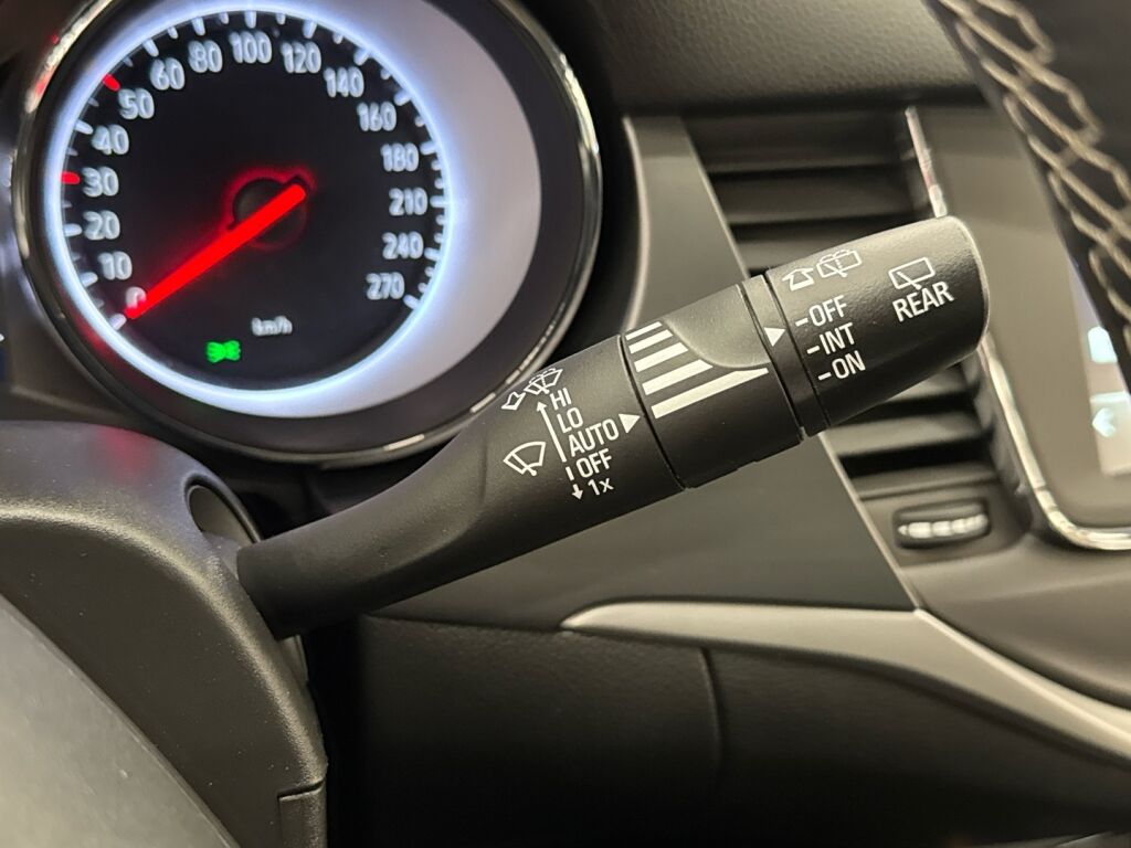 Opel Astra 2019 Valkoinen