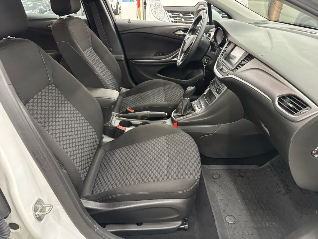 Opel Astra 2019 Valkoinen