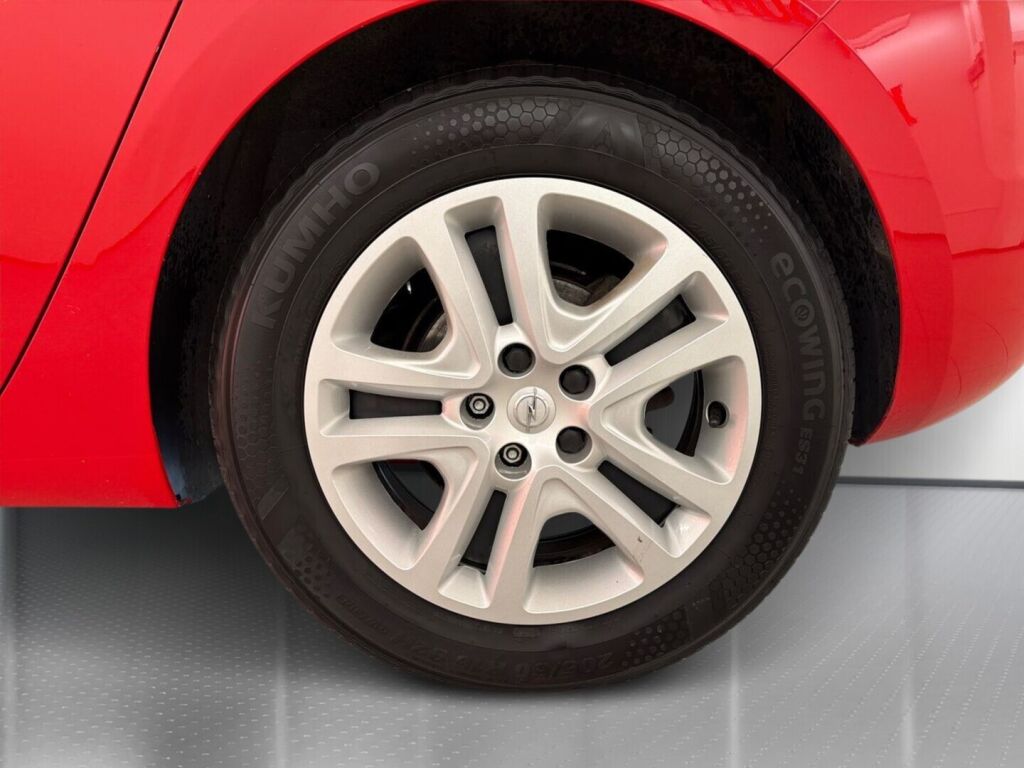 Opel Astra 2018 Punainen