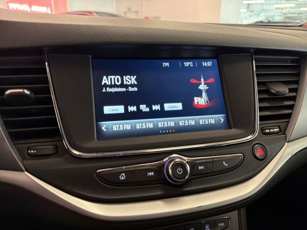 Opel Astra 2018 Punainen