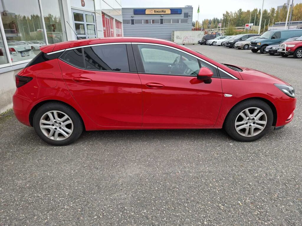 Opel Astra 2018 Punainen