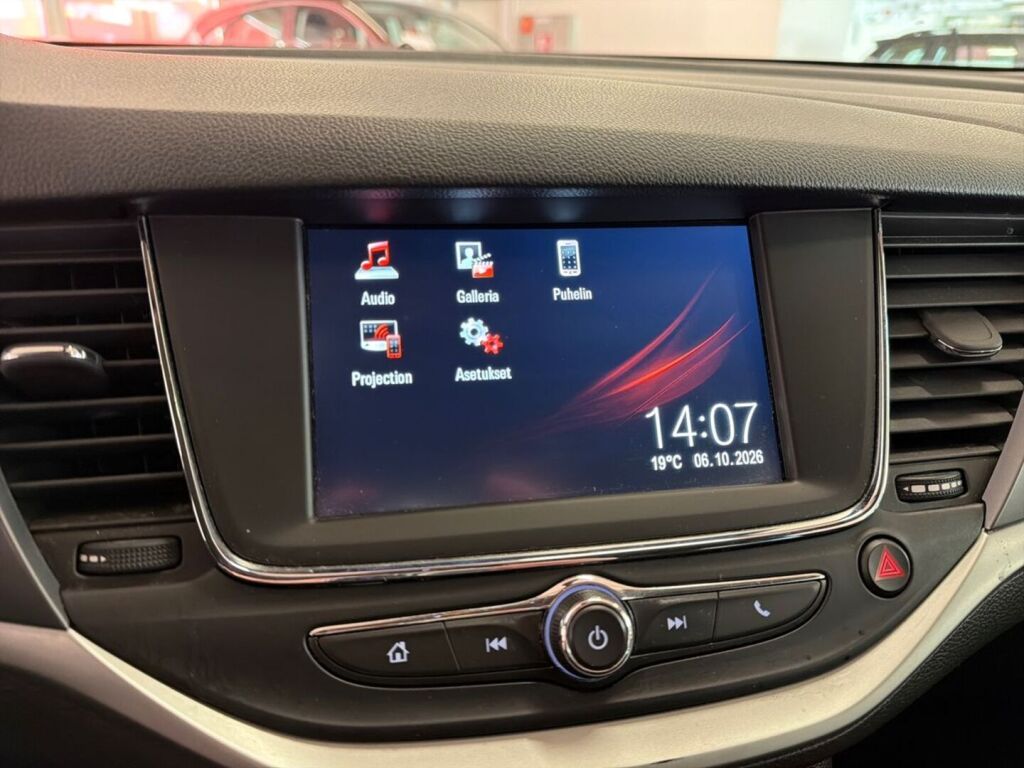 Opel Astra 2018 Punainen