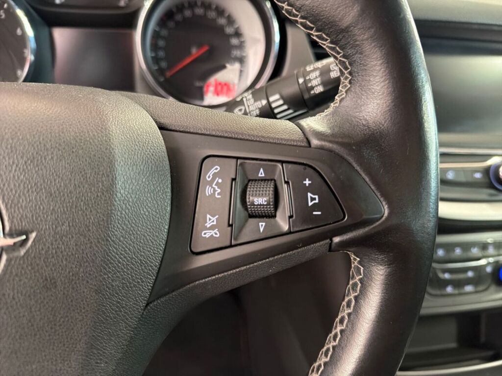 Opel Astra 2018 Punainen