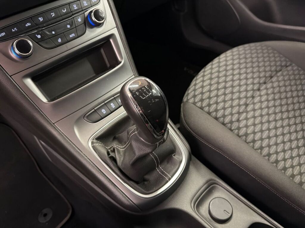 Opel Astra 2018 Punainen